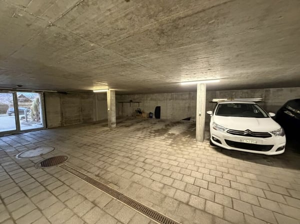 Einstellhallen Plätze & Aussenparkplätze 7