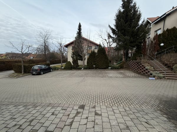 Einstellhallen Plätze & Aussenparkplätze 9