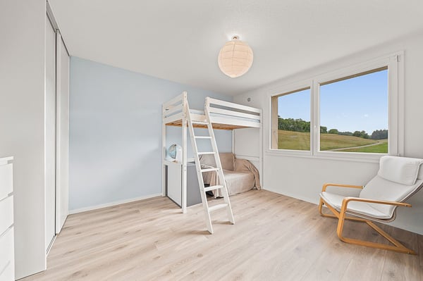 Charmant appartement-duplex de 5,5 pièces avec balcon, jardin et superbe vue 8