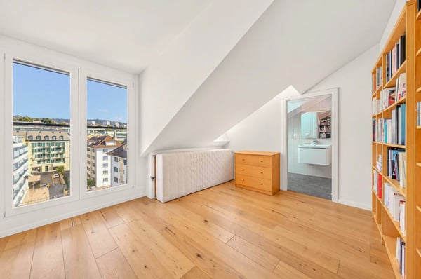 Superbe attique de 2.5 pièces avec vue panoramique sur le lac et les montagnes au coeur de Lausanne 13