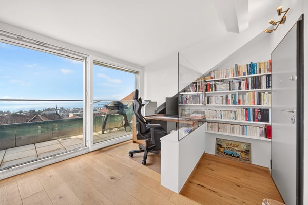 Superbe attique de 2.5 pièces avec vue panoramique sur le lac et les montagnes au coeur de Lausanne 10