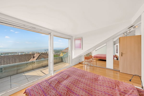 Superbe attique de 2.5 pièces avec vue panoramique sur le lac et les montagnes au coeur de Lausanne 15