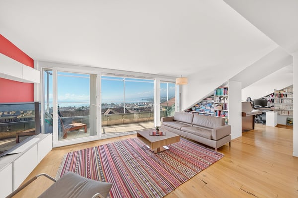 Superbe attique de 2.5 pièces avec vue panoramique sur le lac et les montagnes au coeur de Lausanne 3