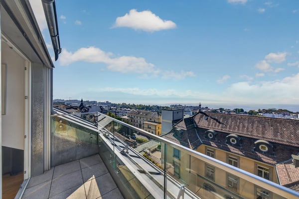 Superbe attique de 2.5 pièces avec vue panoramique sur le lac et les montagnes au coeur de Lausanne 18