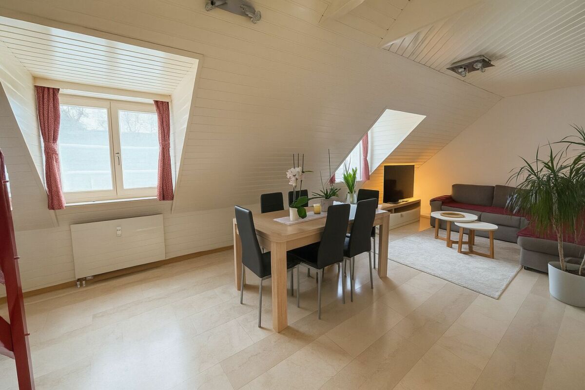 Bild Helle 2.5 Zimmer Maisonette Dachwohnung im Stedtli