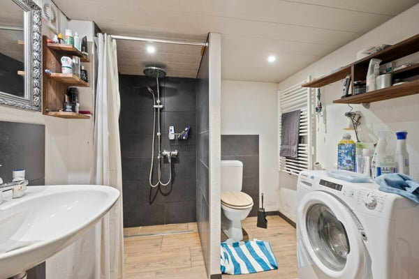 Wohn und Ökonomiegebäude im Dorfzentrum zum Wachküssen 13