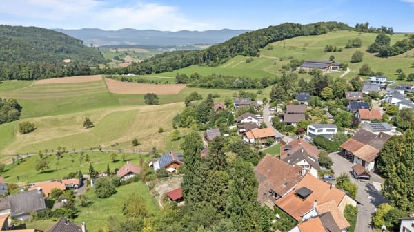 Wohn und Ökonomiegebäude im Dorfzentrum zum Wachküssen 2