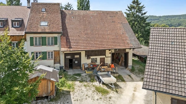 Wohn und Ökonomiegebäude im Dorfzentrum zum Wachküssen 3