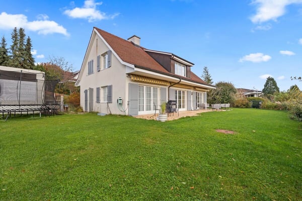 Freistehendes 2.5 Landhaus mit Weitblick sucht Familie 14