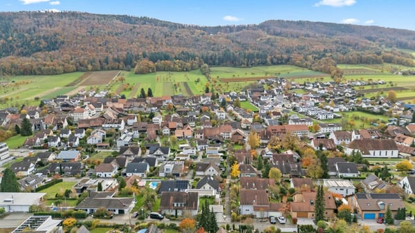 Freistehendes 2.5 Landhaus mit Weitblick sucht Familie 3