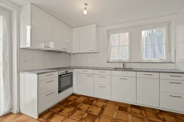 Freistehendes 2.5 Landhaus mit Weitblick sucht Familie 12