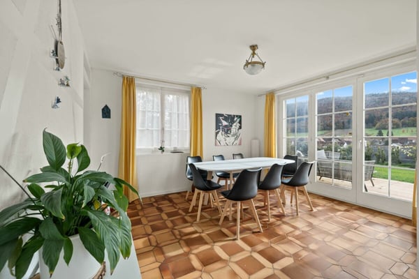 Freistehendes 2.5 Landhaus mit Weitblick sucht Familie 7