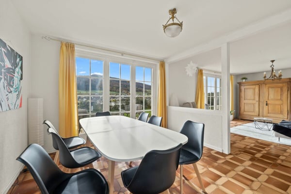 Freistehendes 2.5 Landhaus mit Weitblick sucht Familie 8