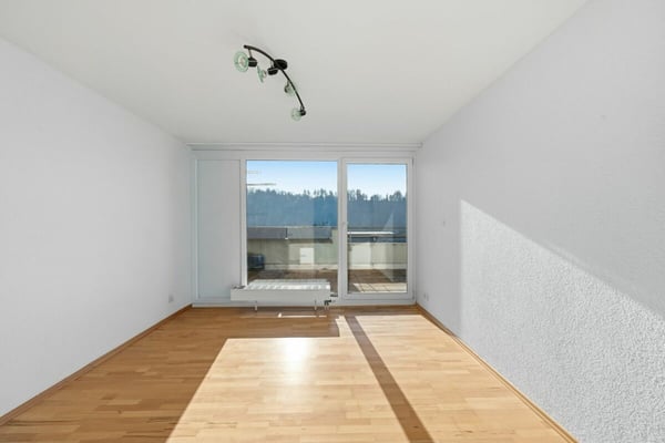 Renovierte 4.5-Zimmer-Wohnung mit grosszügigem Balkon, Lift und Garage 9