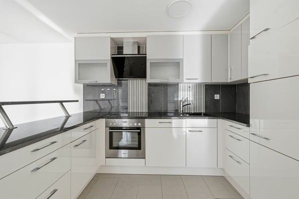 Renovierte 4.5-Zimmer-Wohnung mit grosszügigem Balkon, Lift und Garage 6