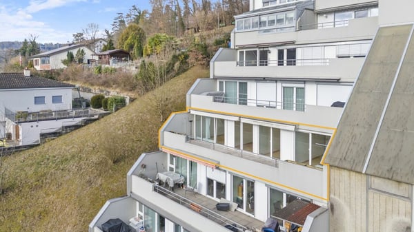 Renovierte 4.5-Zimmer-Wohnung mit grosszügigem Balkon, Lift und Garage 12