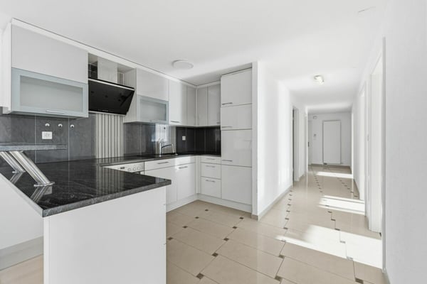 Renovierte 4.5-Zimmer-Wohnung mit grosszügigem Balkon, Lift und Garage 5