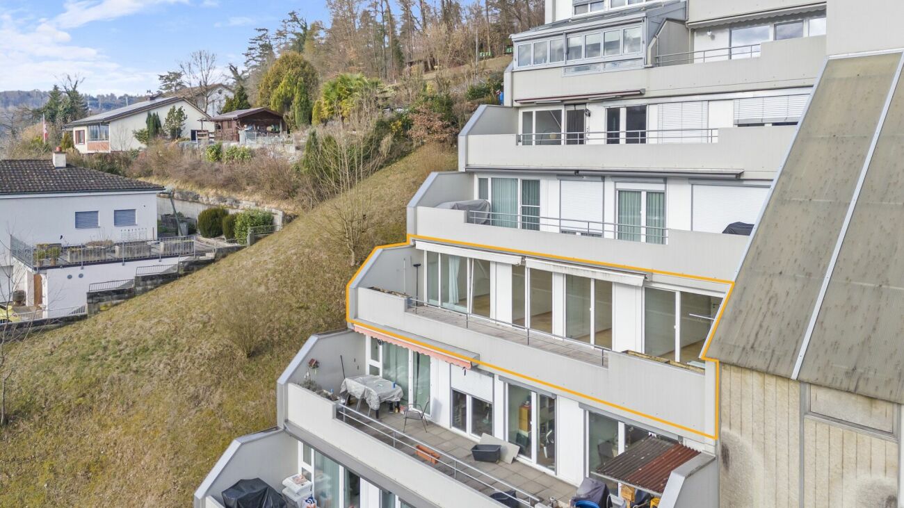 Renovierte 4.5-Zimmer-Wohnung mit grosszügigem Balkon, Lift und Garage