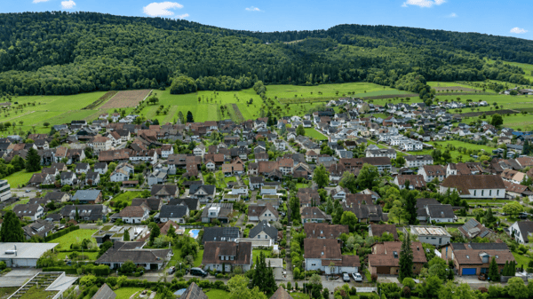 7.5-Zimmer Landhaus mit Weitblick und direkter nähe zur Schule 2
