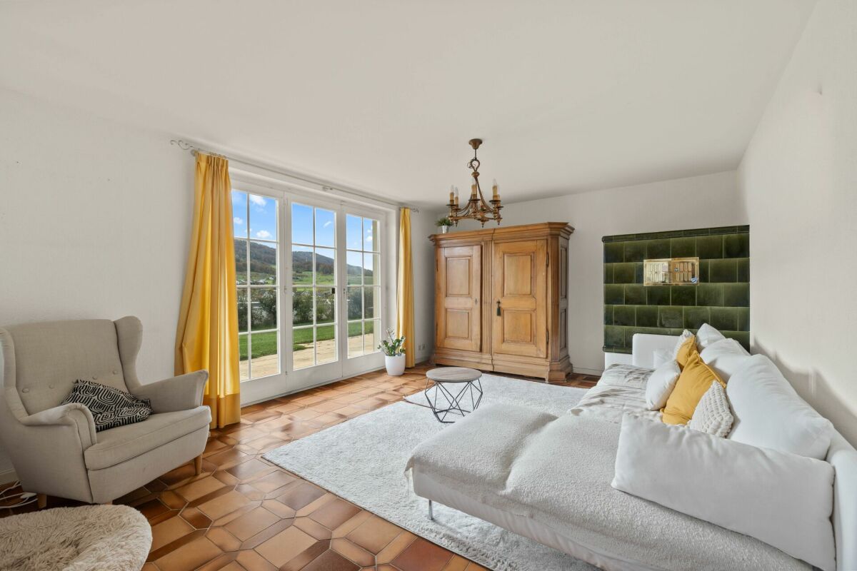 7.5-Zimmer Landhaus mit Weitblick und direkter nähe zur Schule