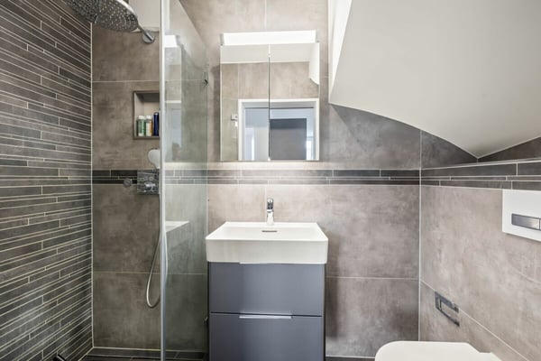 Modernes Wohnen auf zwei Ebenen - Stilvolle Maisonettewohnung in Allschwil 5