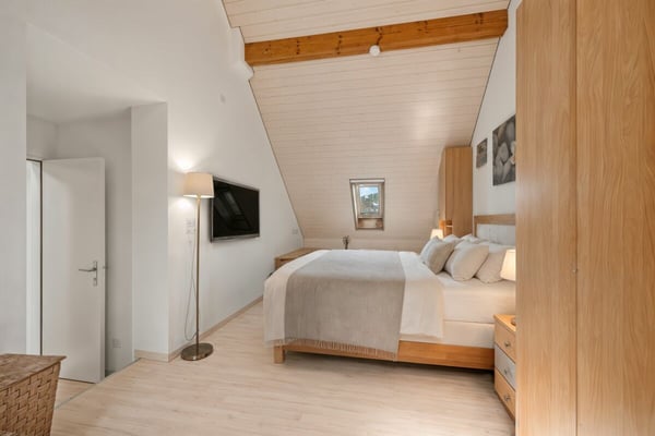 Grosszügiges 6.5-Zimmer Einfamilienhaus mit Pool & Wintergarten 12