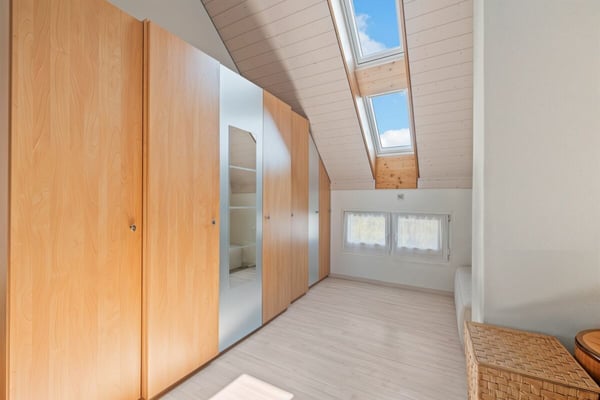 Grosszügiges 6.5-Zimmer Einfamilienhaus mit Pool & Wintergarten 13