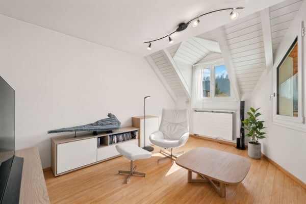 Grosszügiges 6.5-Zimmer Einfamilienhaus mit Pool & Wintergarten 9