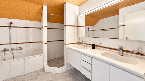 Grosszügige 4.5-Zimmer-Dachwohnung mit Cheminée & 2 Balkonen 7