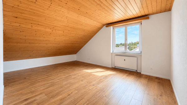 Grosszügige 4.5-Zimmer-Dachwohnung mit Cheminée & 2 Balkonen 3