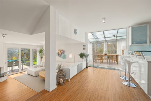 Grosszügiges 6.5-Zimmer Einfamilienhaus mit Pool & Wintergarten 2