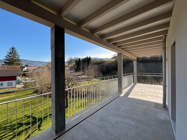 Moderne 4.5-Zimmer-Dachgeschosswohnung mit grossem Balkon – Wohnen an bester Aussichtslage 1