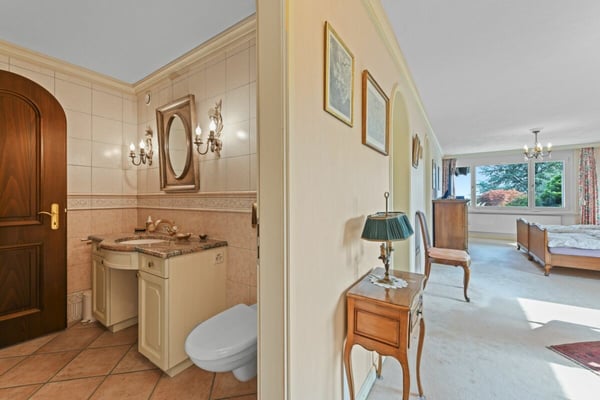 Villa mit Einliegerwohnung, Pool und Weitsicht - ein Zuhause voller Möglichkeiten 27