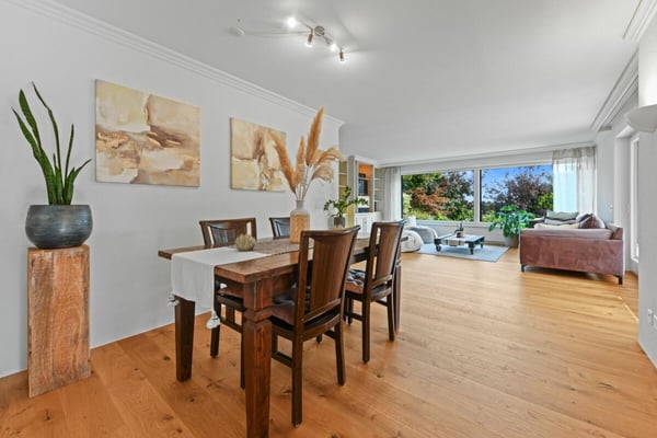 Villa mit Einliegerwohnung, Pool und Weitsicht - ein Zuhause voller Möglichkeiten 10