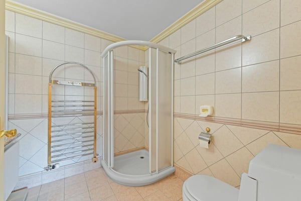 Villa mit Einliegerwohnung, Pool und Weitsicht - ein Zuhause voller Möglichkeiten 35