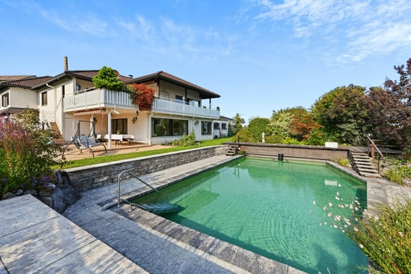 Villa mit Einliegerwohnung, Pool und Weitsicht - ein Zuhause voller Möglichkeiten