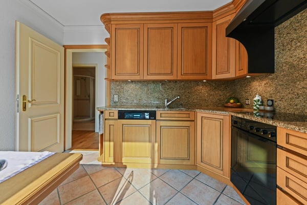 Villa mit Einliegerwohnung, Pool und Weitsicht - ein Zuhause voller Möglichkeiten 4