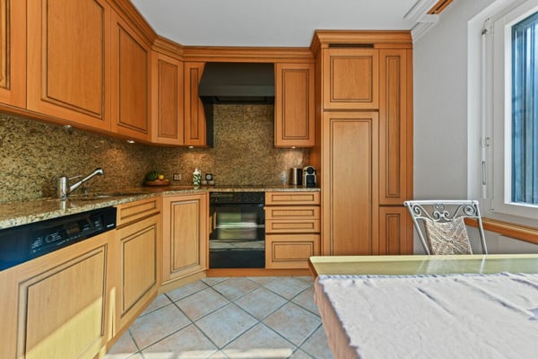 Villa mit Einliegerwohnung, Pool und Weitsicht - ein Zuhause voller Möglichkeiten 11