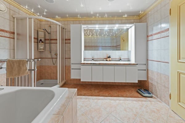 Villa mit Einliegerwohnung, Pool und Weitsicht - ein Zuhause voller Möglichkeiten 8