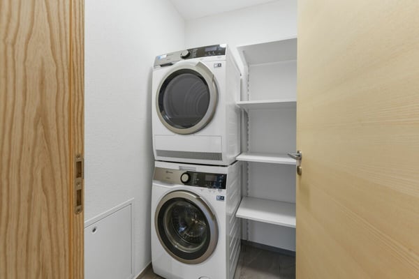 Modernes 1.5-Zimmer-Doppeleinfamilienhaus mit Gartenidylle und hochwertiger Ausstattung 14