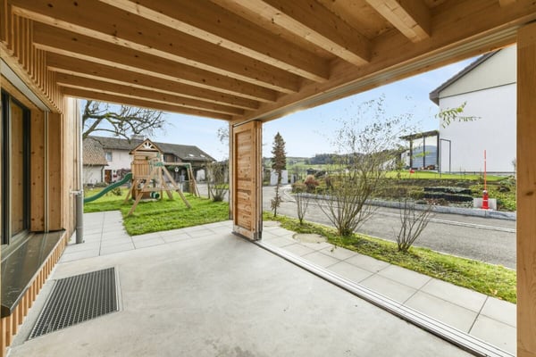 Modernes 1.5-Zimmer-Doppeleinfamilienhaus mit Gartenidylle und hochwertiger Ausstattung 4