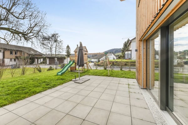 Modernes 1.5-Zimmer-Doppeleinfamilienhaus mit Gartenidylle und hochwertiger Ausstattung 24
