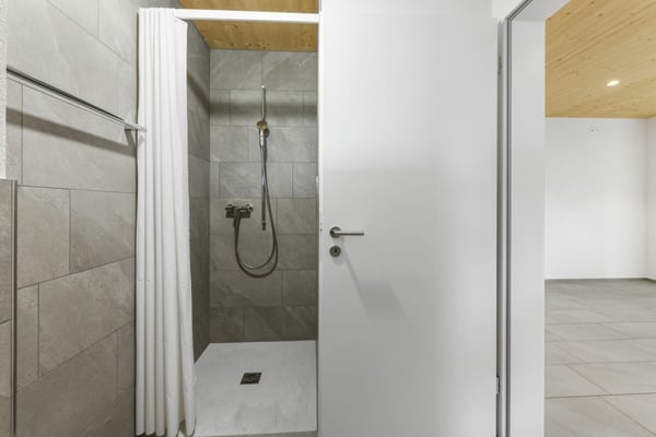 Modernes 1.5-Zimmer-Doppeleinfamilienhaus mit Gartenidylle und hochwertiger Ausstattung 15