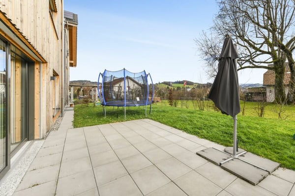 Modernes 1.5-Zimmer-Doppeleinfamilienhaus mit Gartenidylle und hochwertiger Ausstattung 27