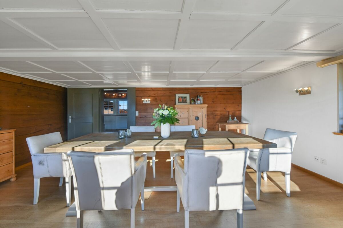 6.5 ZIMMER DOPPELEINFAMILIENHAUS MIT GROSSEM GARTEN UND EINLIEGERWOHNUNG