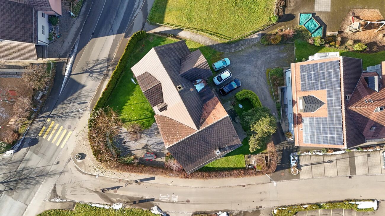 6.5 ZIMMER DOPPELEINFAMILIENHAUS MIT GROSSEM GARTEN UND EINLIEGERWOHNUNG