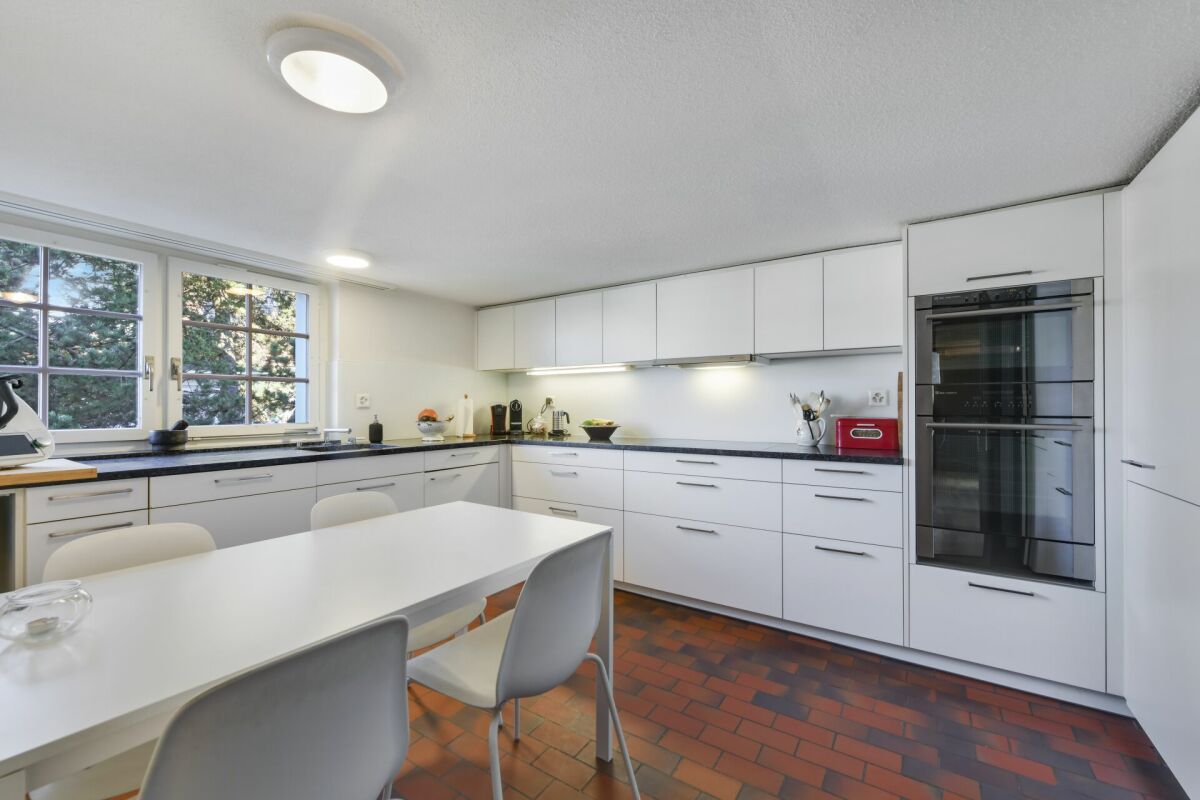 6.5 ZIMMER DOPPELEINFAMILIENHAUS MIT GROSSEM GARTEN UND EINLIEGERWOHNUNG