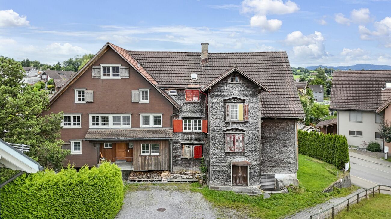 6.5 ZIMMER DOPPELEINFAMILIENHAUS MIT GROSSEM GARTEN UND EINLIEGERWOHNUNG
