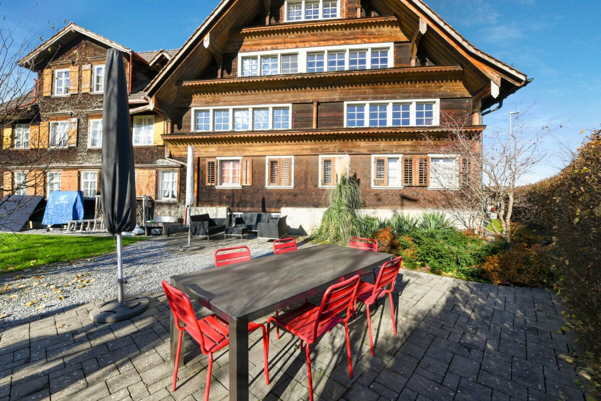 6.5 ZIMMER DOPPELEINFAMILIENHAUS MIT GROSSEM GARTEN UND EINLIEGERWOHNUNG