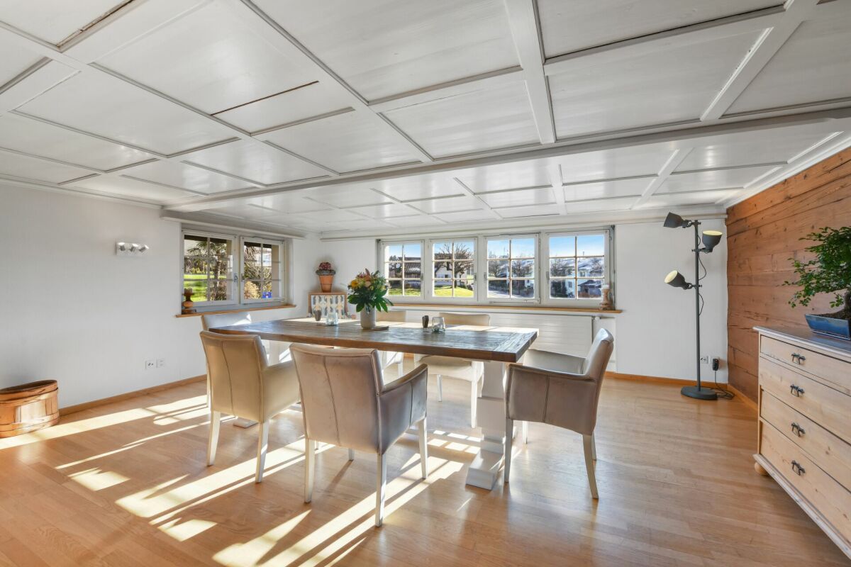 6.5 ZIMMER DOPPELEINFAMILIENHAUS MIT GROSSEM GARTEN UND EINLIEGERWOHNUNG